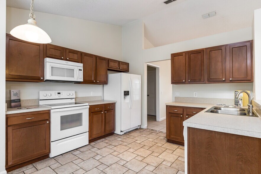 Building Photo - 8000 Stirrupwood Ct