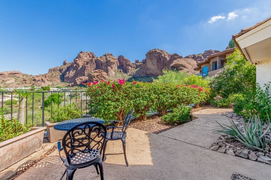 Building Photo - 5655 Camelback Canyon Dr