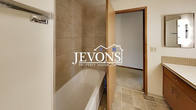 Building Photo - Spacious single-family home with a large f...