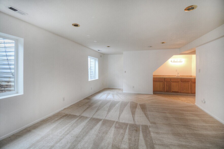 Building Photo - 2024 Hibbard Ln