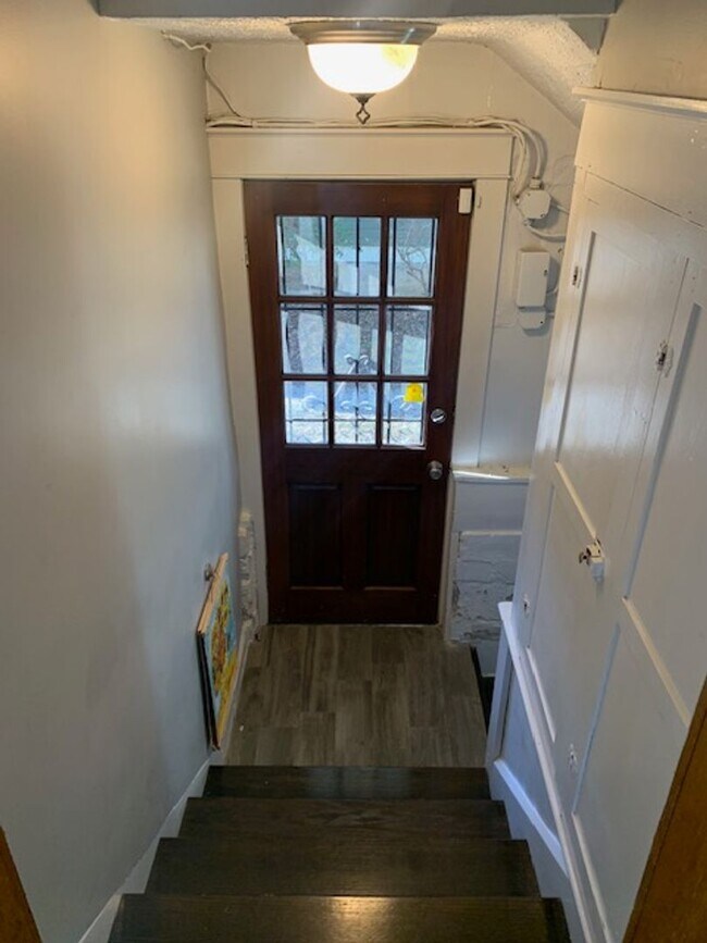 Building Photo - Beautiful 5 bedroom Home Located Near IU! ...