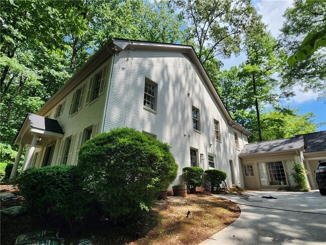 Building Photo - 943 Barton Woods Rd NE