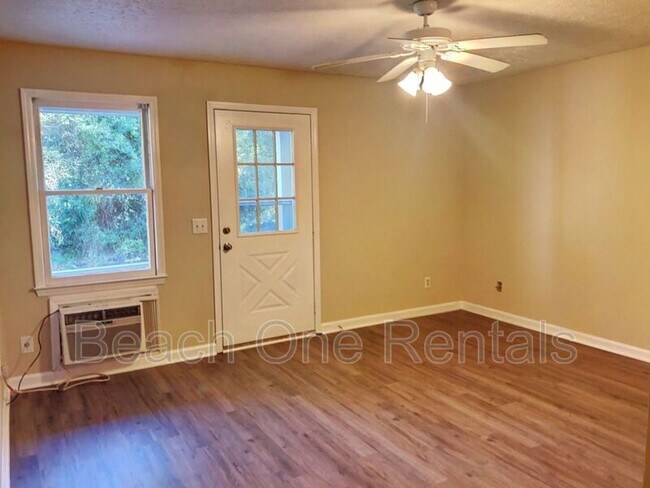 Building Photo - 213 William Bradford Pl