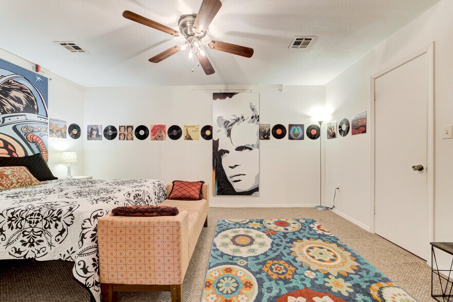 Master Bedroom - 117 W Harrison Ave