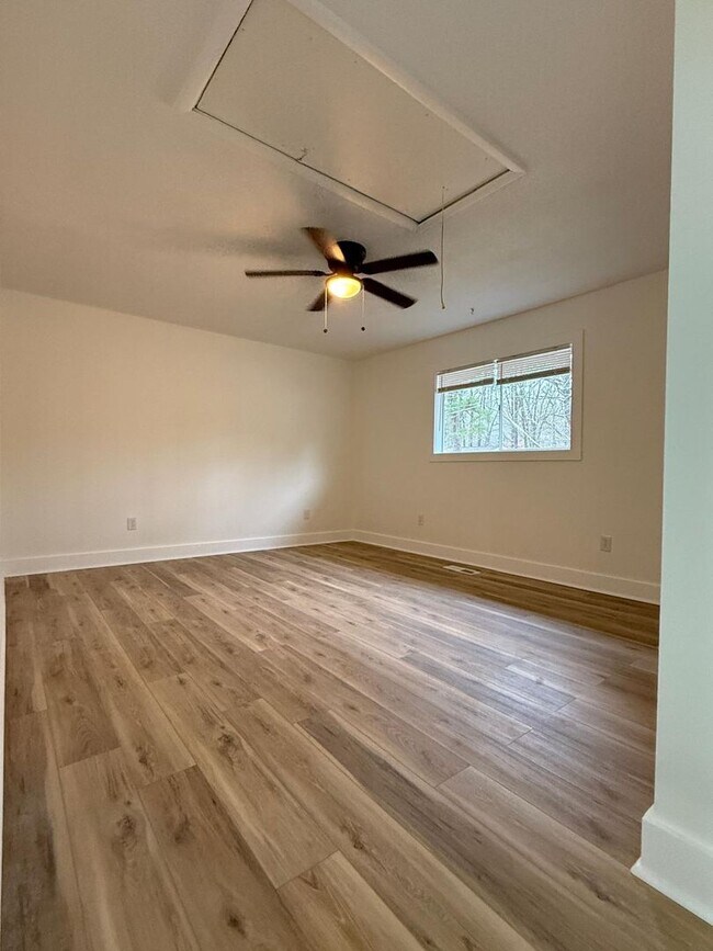 Building Photo - Beautifully Remodeled 4-Bedroom, 2-Bathroom Home with Modern Finishes in Benton!
