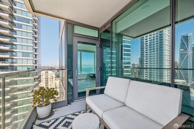 Building Photo - 425 1st St