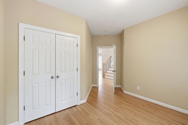 Building Photo - Gorgeous and Spacious 5 Bedroom Home, Cul-de-sac lot, Vaulted Ceilings, Large Backyard, Stunning ...