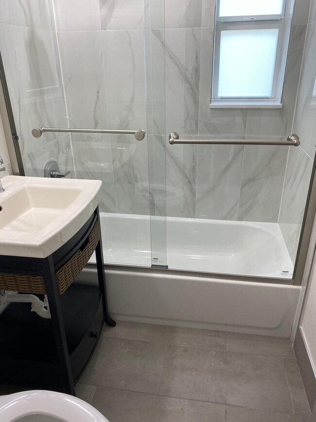 Building Photo - 1218 S B St