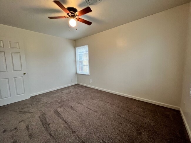 Building Photo - Centrally located 3-bedroom house