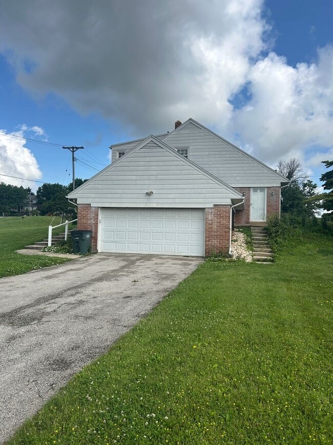 Building Photo - 1300 Chapel Dr
