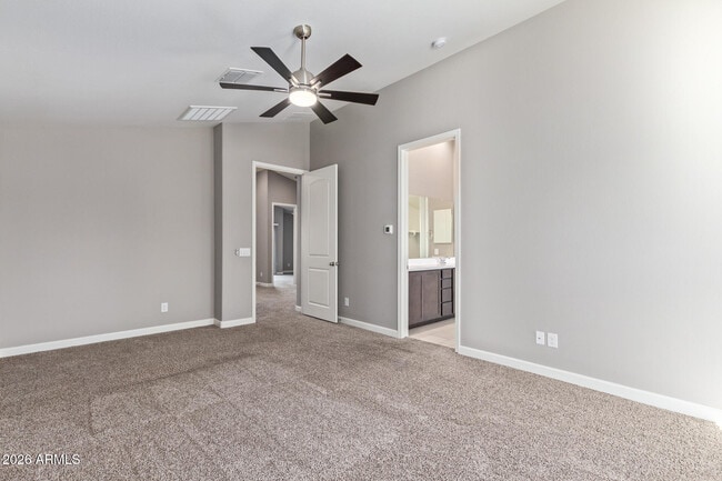 Building Photo - 3059 N 33rd Pl