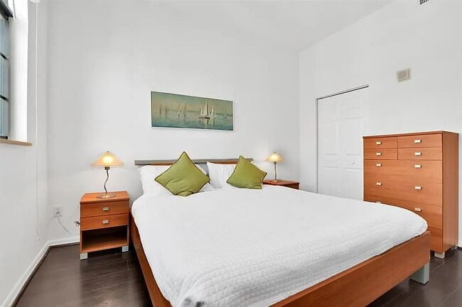 Building Photo - "Chic 1-Bedroom Gem in Prime Boca Raton Location – Ready to Impress!"