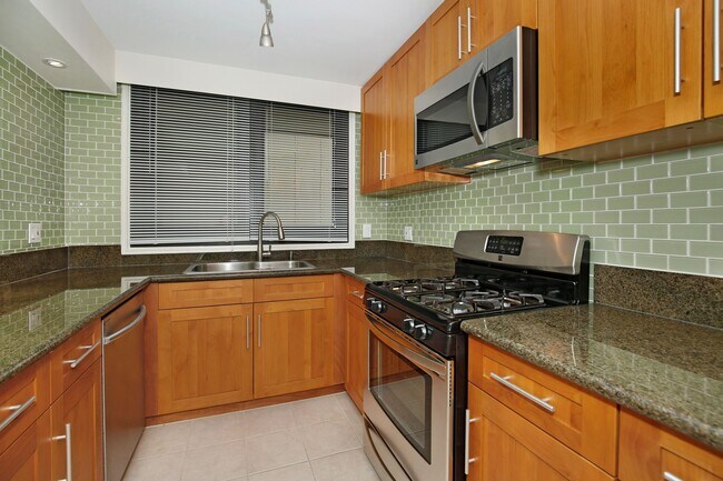 Building Photo - Comfortable Living in the Heart of Honolul...
