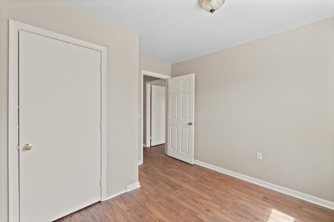 Building Photo - 3 BEDROOM BRICK TOWNHOME FOR RENT IN NORFOLK