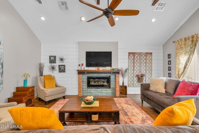 Building Photo - 4402 E Turney Ave