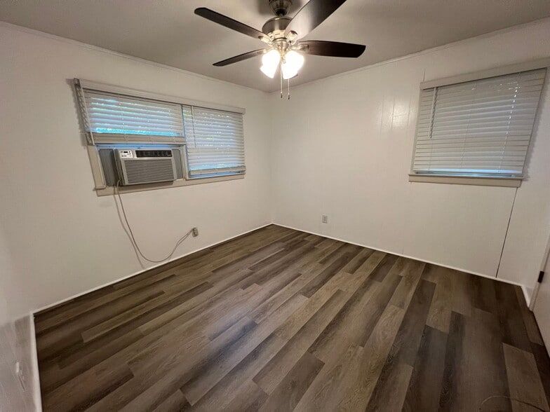 Building Photo - Precious 1BR/1BA Cottage On N Ross