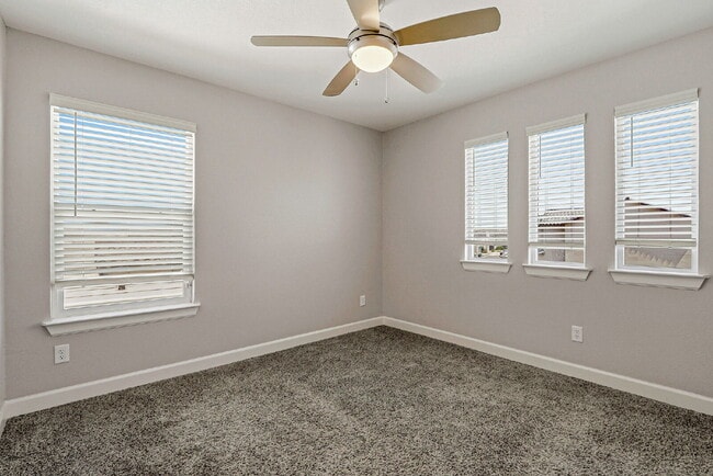 Building Photo - 3 bedroom with flex room available in Horizon City