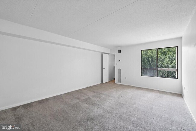 Building Photo - 6300 Stevenson Ave