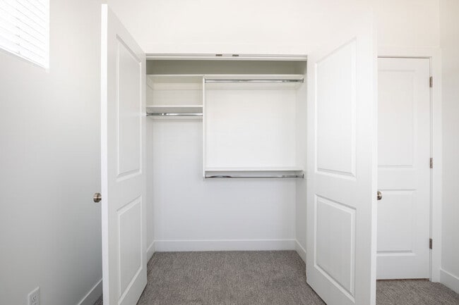 Building Photo - 2643 E Gray Birch Dr