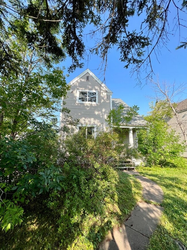 Building Photo - Spacious 3bd/2ba - AVAILABLE NOVEMBER!