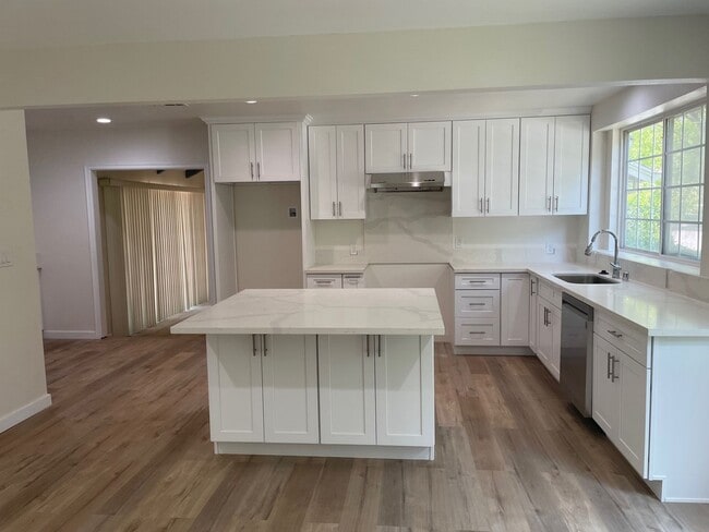 Building Photo - AMAZING PASADENA HOME- COMPLETELY REMODELED