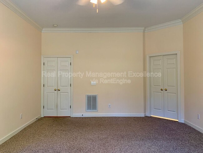 Building Photo - 411 Hogan Woods Cir