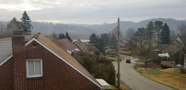 Building Photo - 3 bedroom house for rent in Blawnox