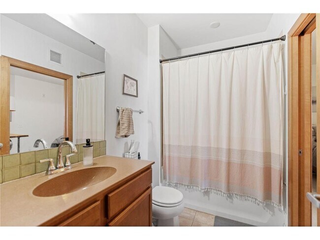 Building Photo - 15 E Franklin Ave