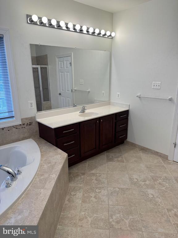 Building Photo - 5105 Hugunin Way