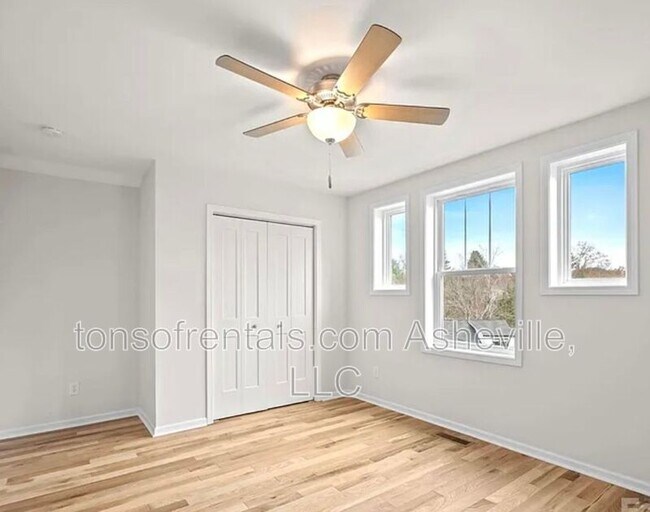 Building Photo - 7 Berry Crst Ln