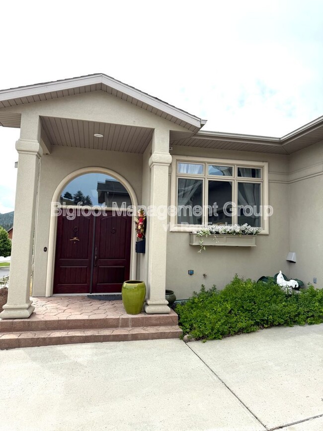 Building Photo - 24 Reeders Village Dr