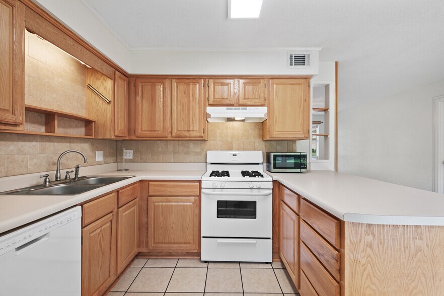 Building Photo - 850 W Kelley St