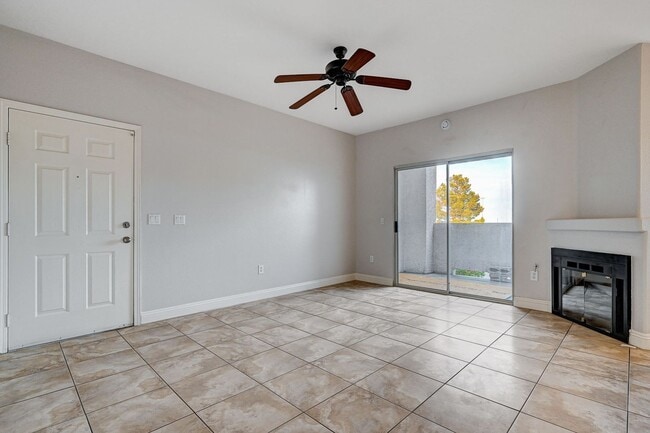Building Photo - Spacious 2 Bedroom Condo in Gated Community!