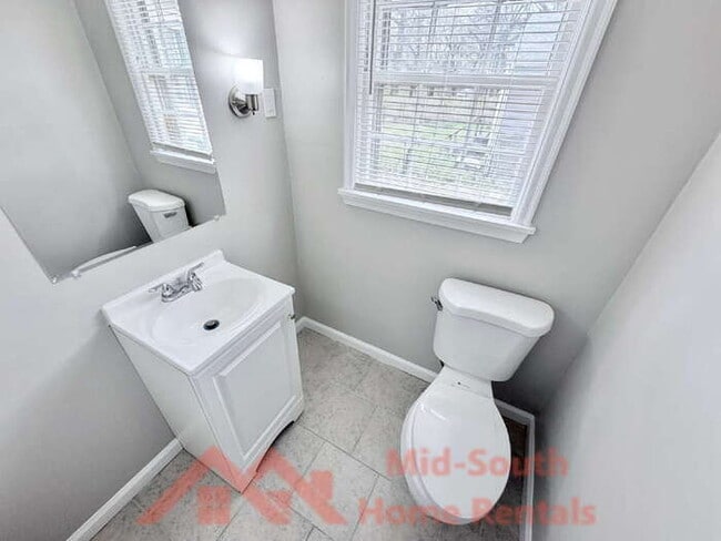 Building Photo - 1156 Brower St