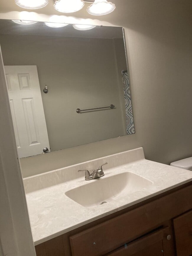 Building Photo - 285 Willow Ave