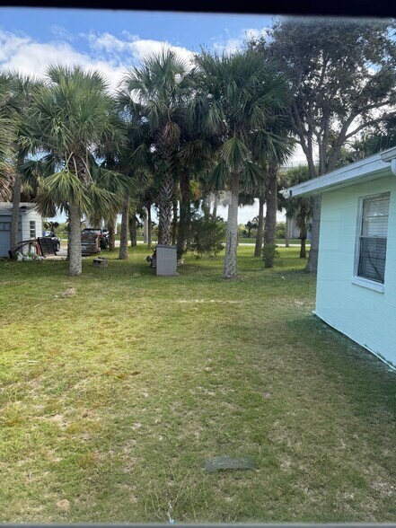 Building Photo - 108 Lantana Ave