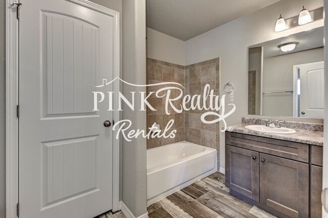 Building Photo - 10627 Hidden Pr Pkwy