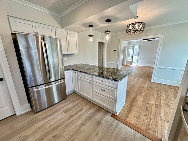 Building Photo - 992 Palmer