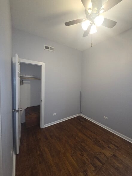 Building Photo - 1332 W Barry Ave
