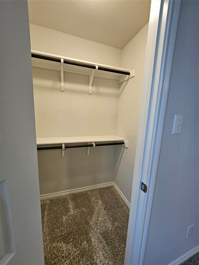 Building Photo - 112 Batjac Aly