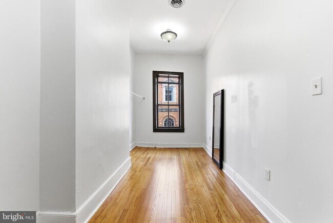 Building Photo - 105 N Loudoun St