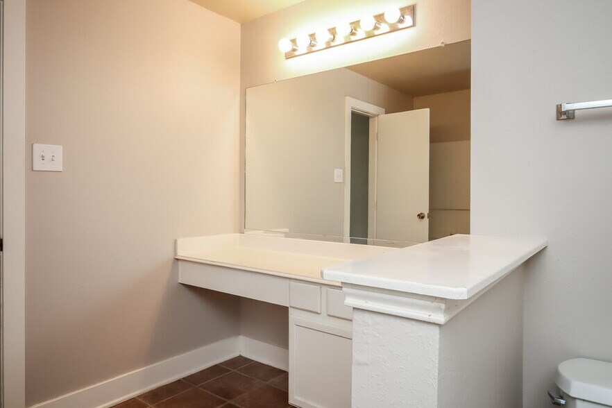 Building Photo - 7431 Leightonfield Ct