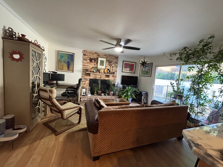 Building Photo - 2713 Northcrest Dr