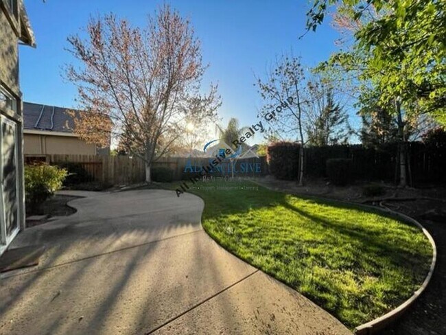 Building Photo - Charming 3-Bedroom Home in Desirable Folso...