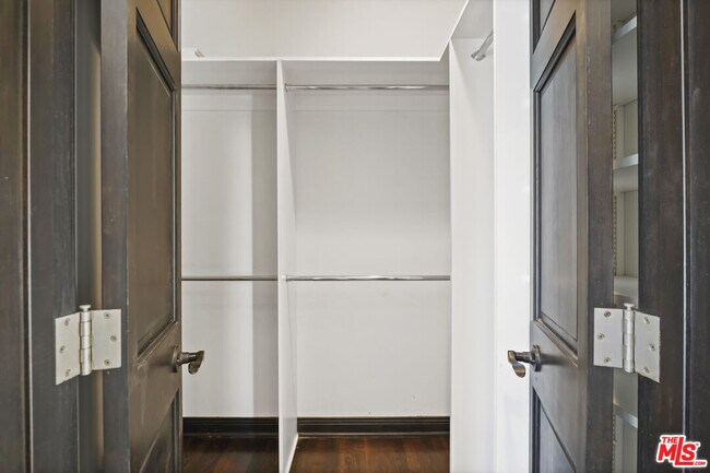 Building Photo - 1036 El Medio Ave