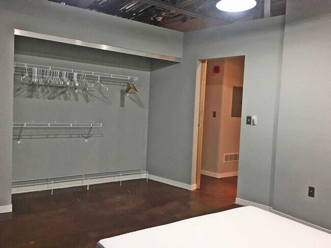 Building Photo - 322 E Liberty St