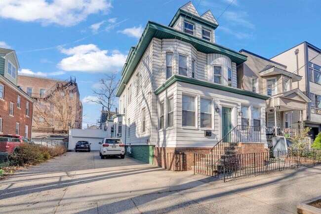 Building Photo - 25 Reservoir Ave