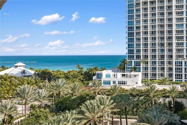 Building Photo - 300 South Pointe Dr