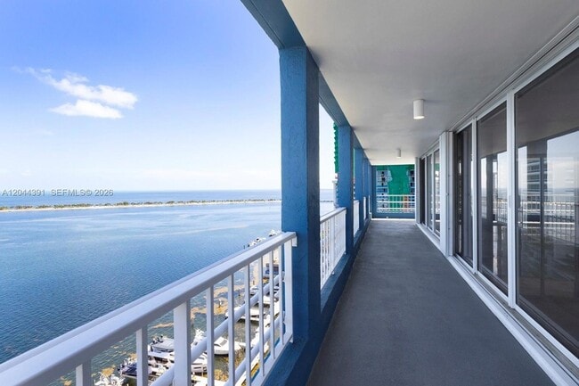 Building Photo - 1627 Brickell Ave