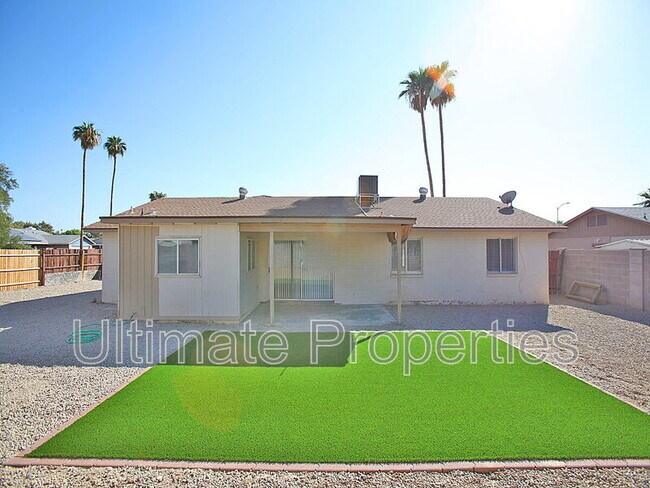 Building Photo - 4720 W Dahlia Dr